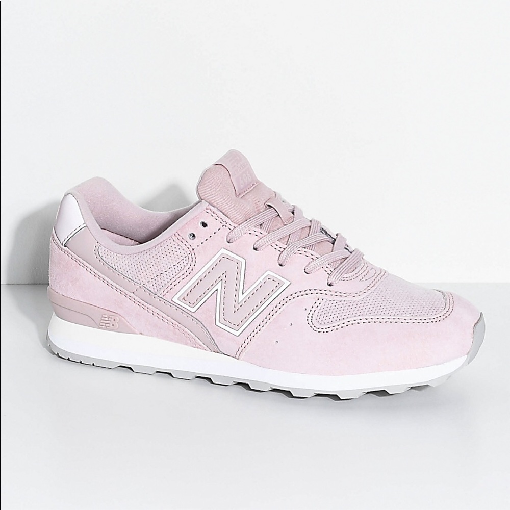 New Balance 696